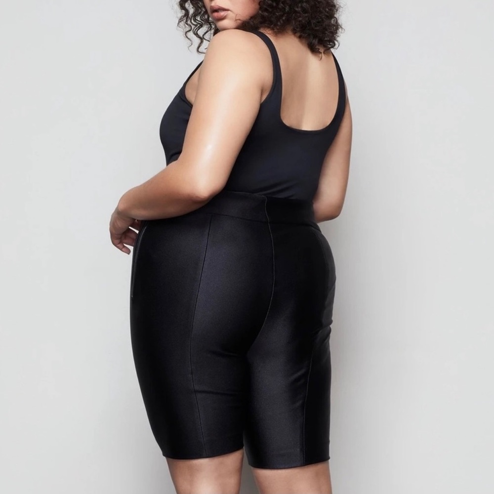 Good American High Shine Boss Biker Shorts Sz 7 Black